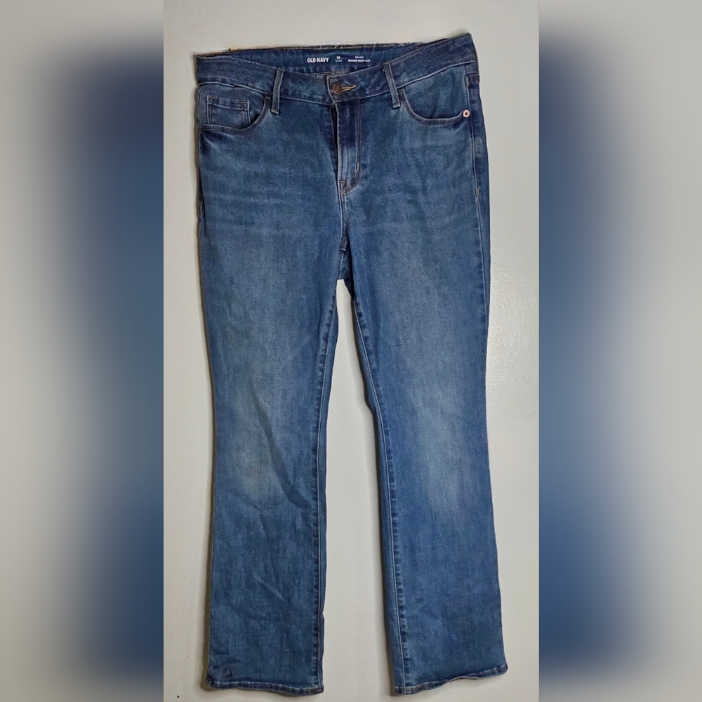 Women's Old Navy Mid-rise kicker Boot-cut  Jeans